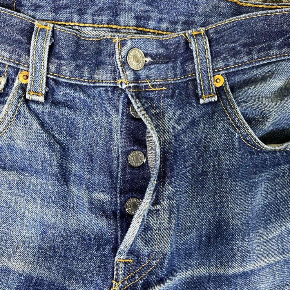 Levi's 501 Jeans Mens 31x29 Blue Medium Wash Vintage Straight Leg Button Fly - Picture 4 of 14